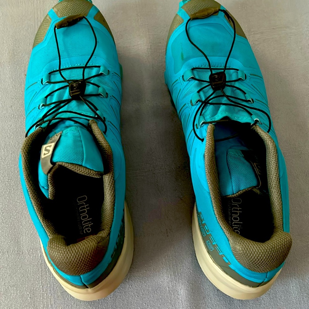 Men’s cool looking aqua blue Salomon cross 5 shoes gently worn.